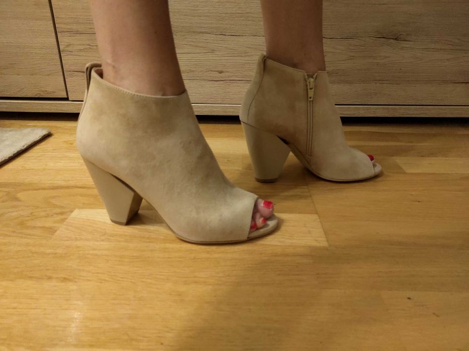 Beżowe sandały/ botki skóra