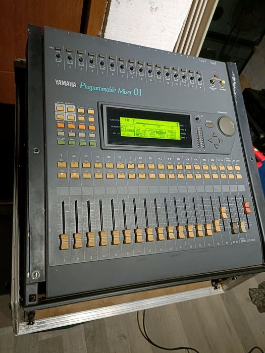 Mikser yamaha promix 01, rack kątowy