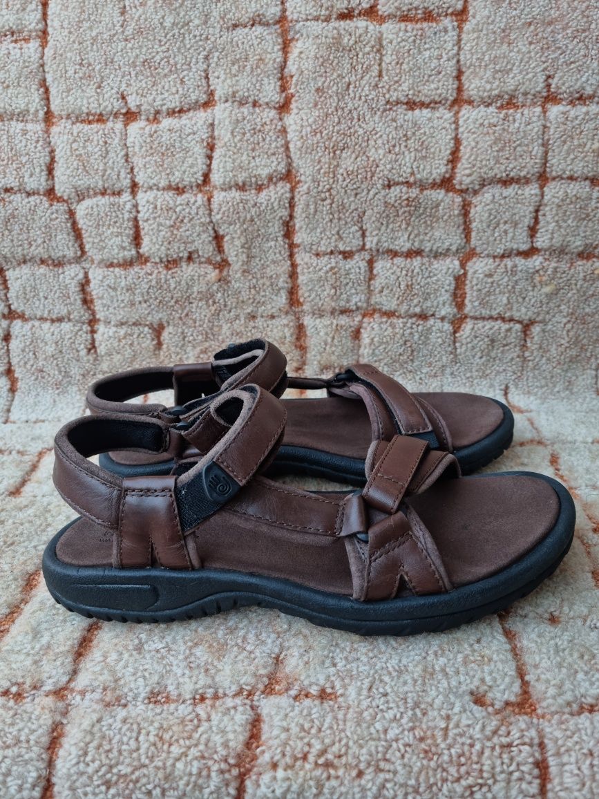 Сандалии кожаные Teva