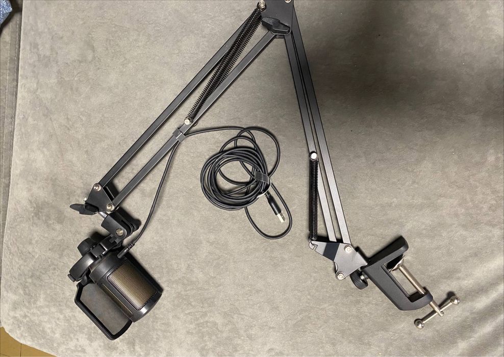 Продам микрофон Ampligame