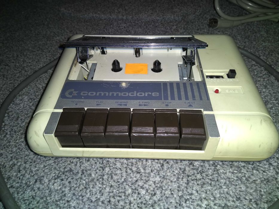 Commodore Magnetofon + zasilacz STP140