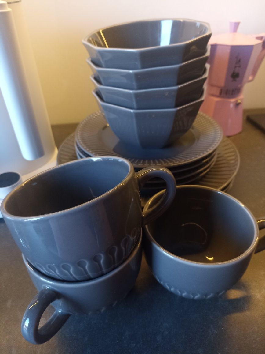 Komplet nowych naczyń IKEA strimming