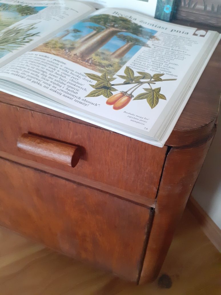 Drewniana szafka zaokrąglona w retro stylu 30's 40's 50's 60's 70's