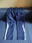Spodnie dresowe granatowe marki Umbro wzrost 152