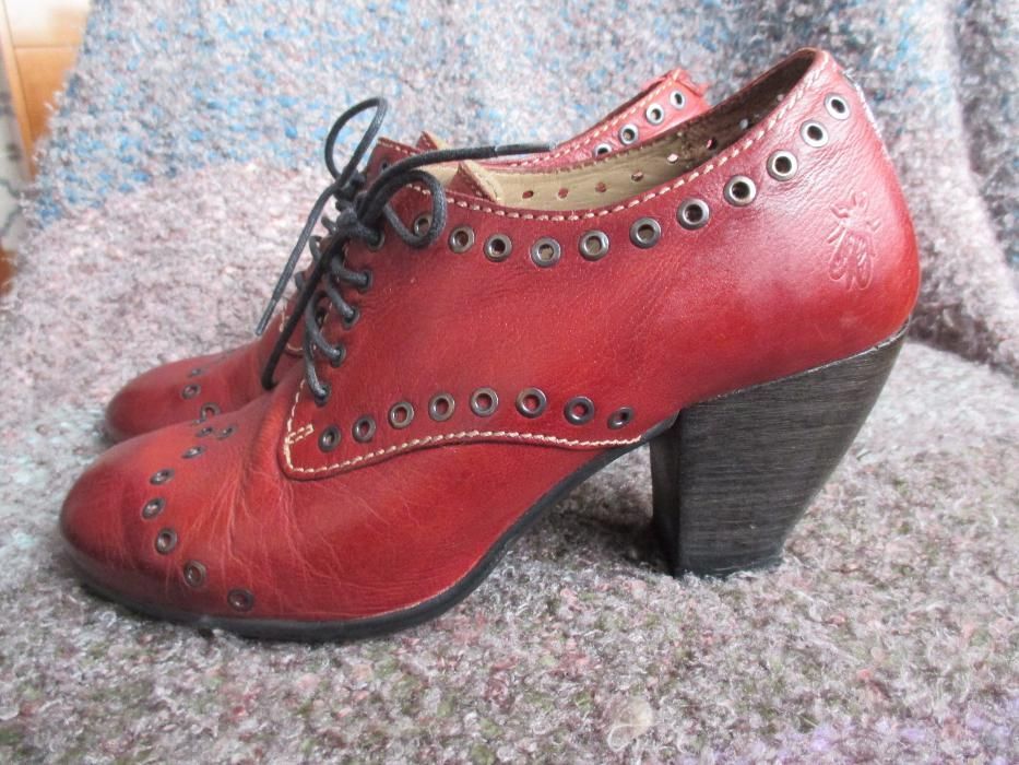 Sapatos vermelhos Fly