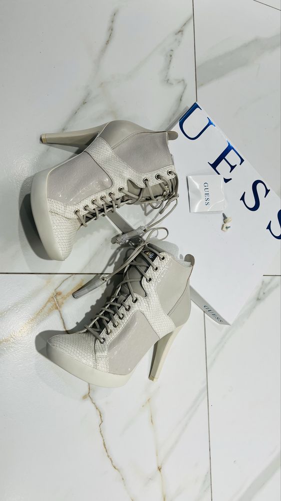 Guess botki lakierkowe 39