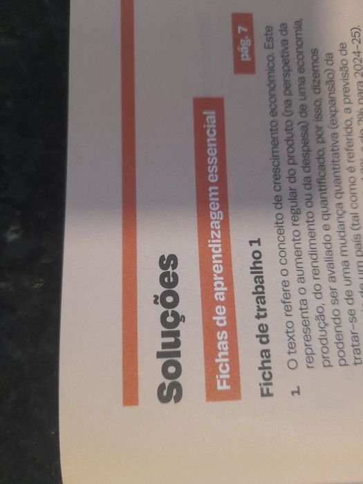 Caderno de Exercícios Economia 12°Ano da Porto Editora