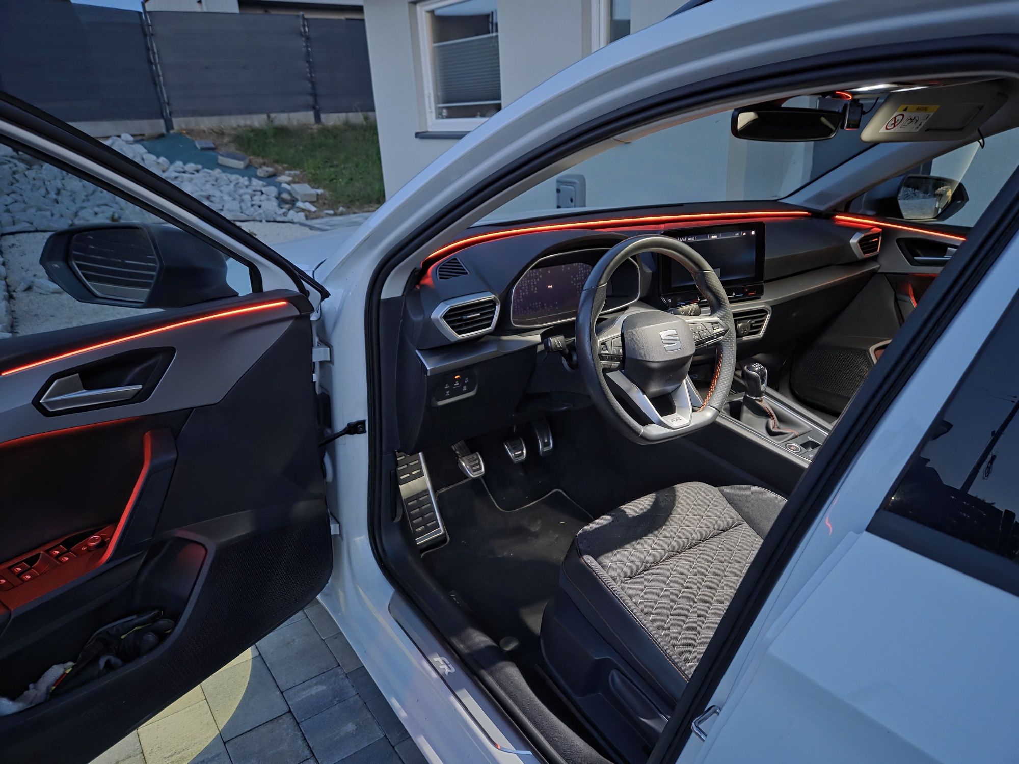 SEAT LEON ST salon pl  1.5 TSI  2020