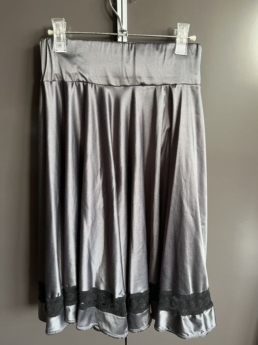 Спідниця з атласноі тканини