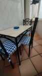 Mesa de ferro com 3 cadeiras e marmore