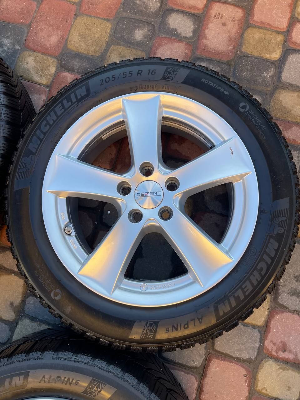R16 5 105 диски Dezent з гумою Michelin 205/55/16 - 2022 рік