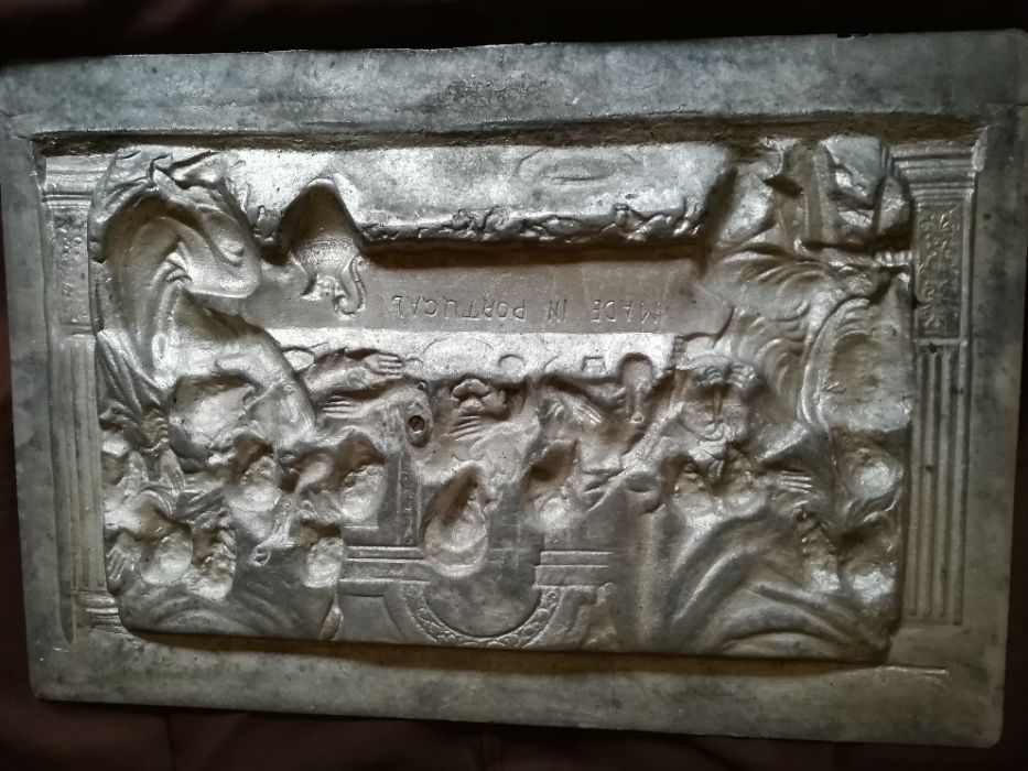 Placa antiga de estanho em relevo "Última Ceia de Jesus"
