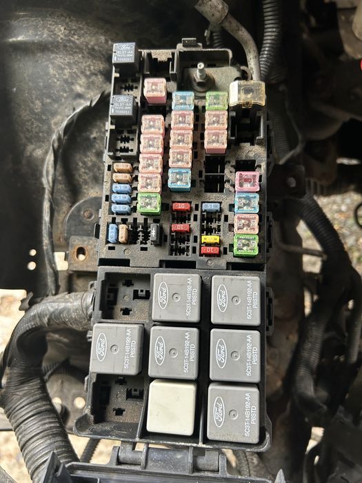 Ford mustang V 10-14 skrzynka bezpieczników bezpieczniki