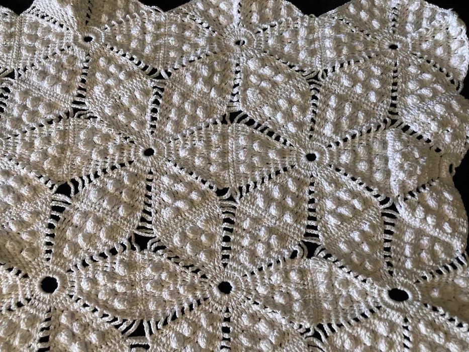 Caminho de mesa antigo feito à mão