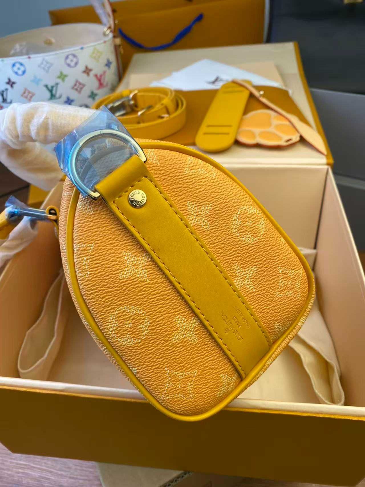 Mochila crossbody LOUIS VUITTON Keepall 25.