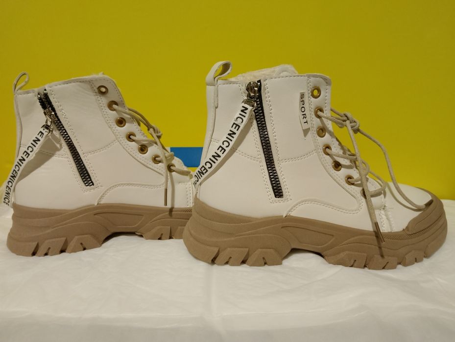 Нові. Чобітки зимові з хутром