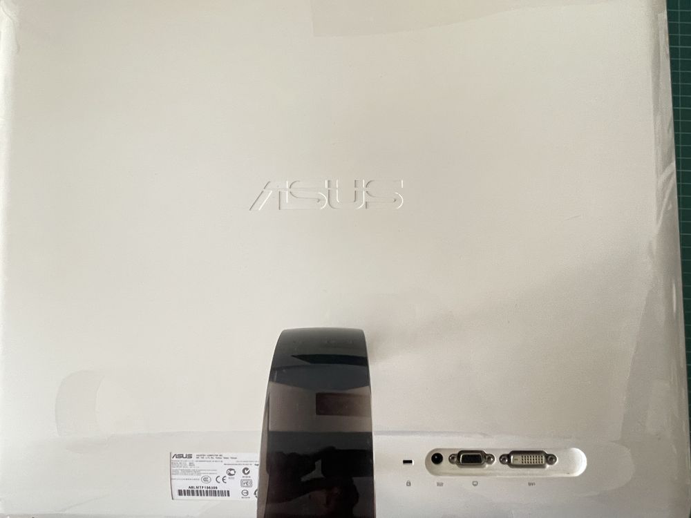 Monitor ASUS 22” A8LMTF156359