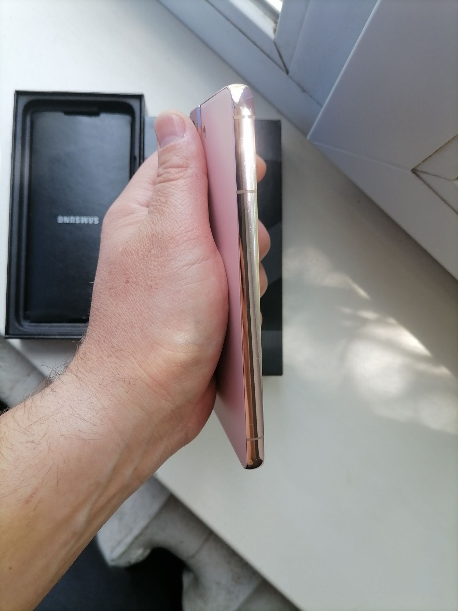 Samsung s22 8 8/128 Gold