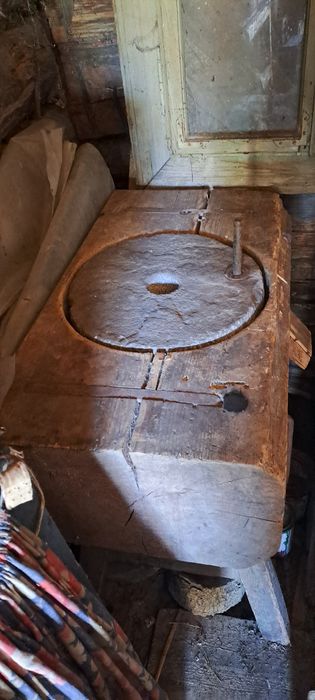 Антикварні жорна