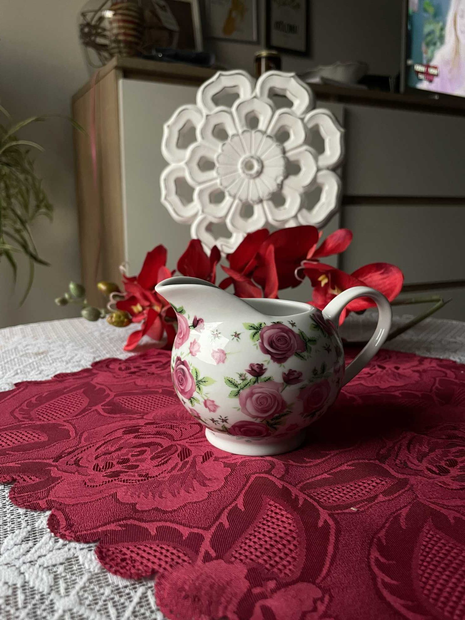 Porcelanowy mlecznik Adler