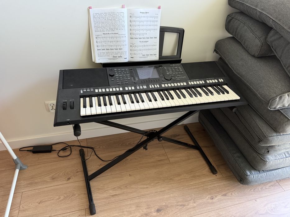 Keyboard Yamaha PSR-s750