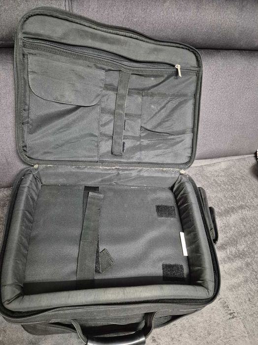 Torba na laptopa dużą ilością kieszonek duża solidna