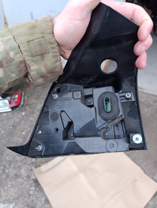 Фонарь задний правый Tesla Model 3 Y 5 Pin Новый.