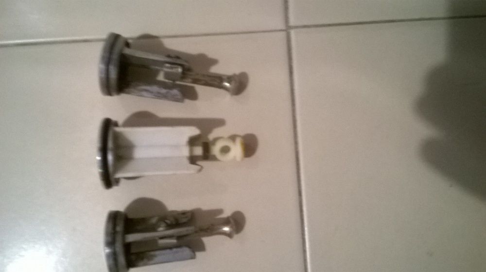 Parafusos pladur, suportes calhas, vedantes lavatório