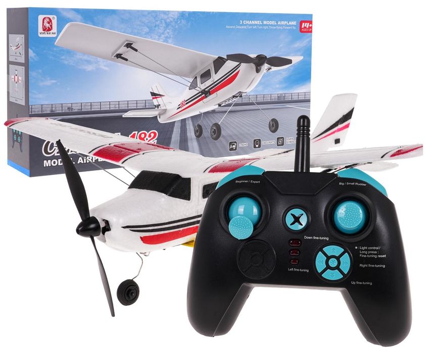 Samolot zdalnie sterowany CESSNA-182  latający dron