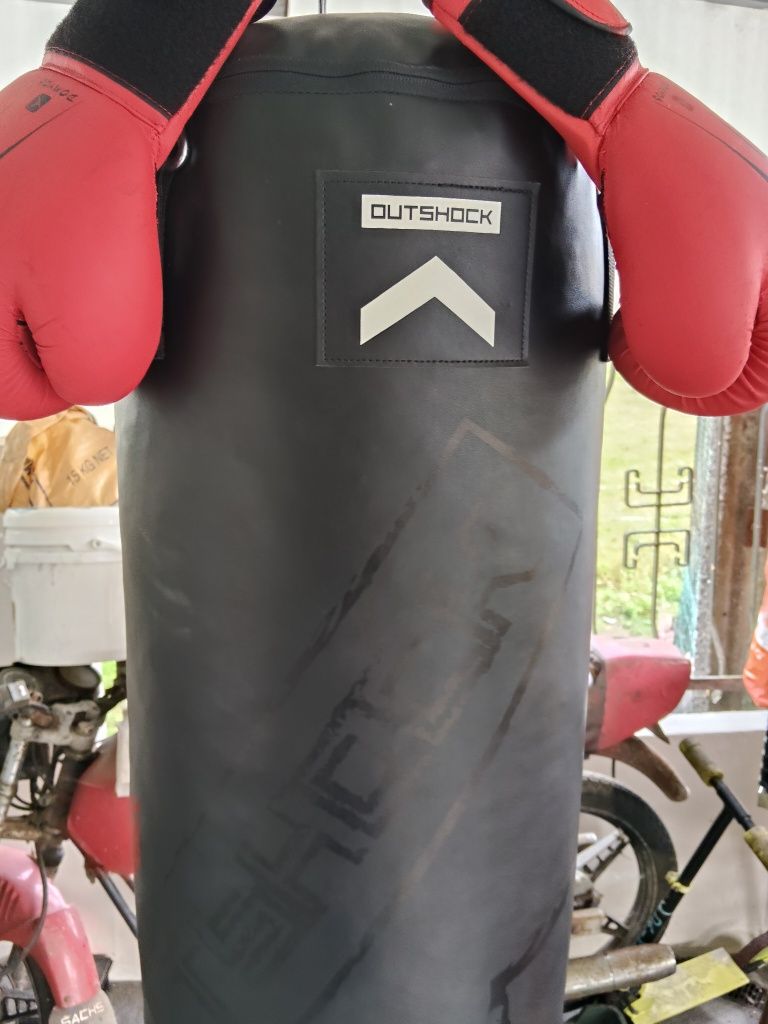 Saco de boxe com muito pouco uso