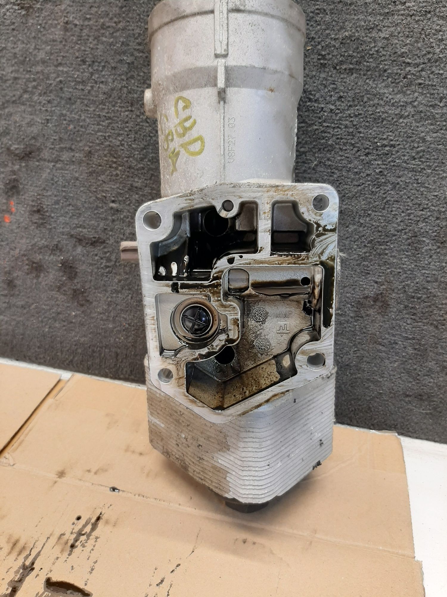 Корпус масляного фільтра VAG 2.0 tdi теплообмінник 045115389J