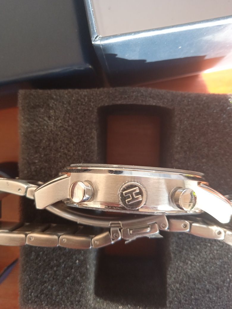 Часы Tommy Hilfiger