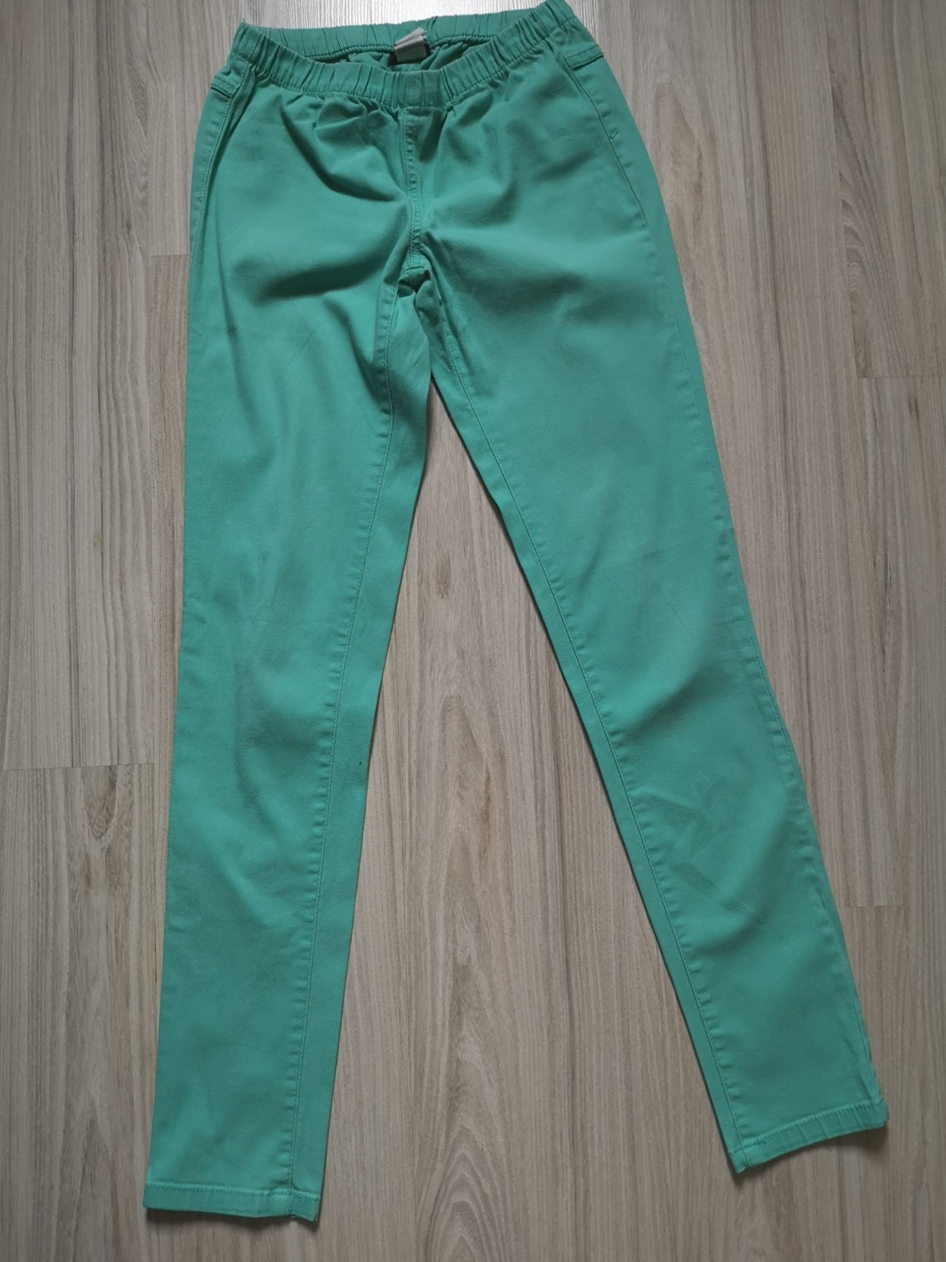 Miętowe zielone damskie spodnie na gumce rozmiar S / M