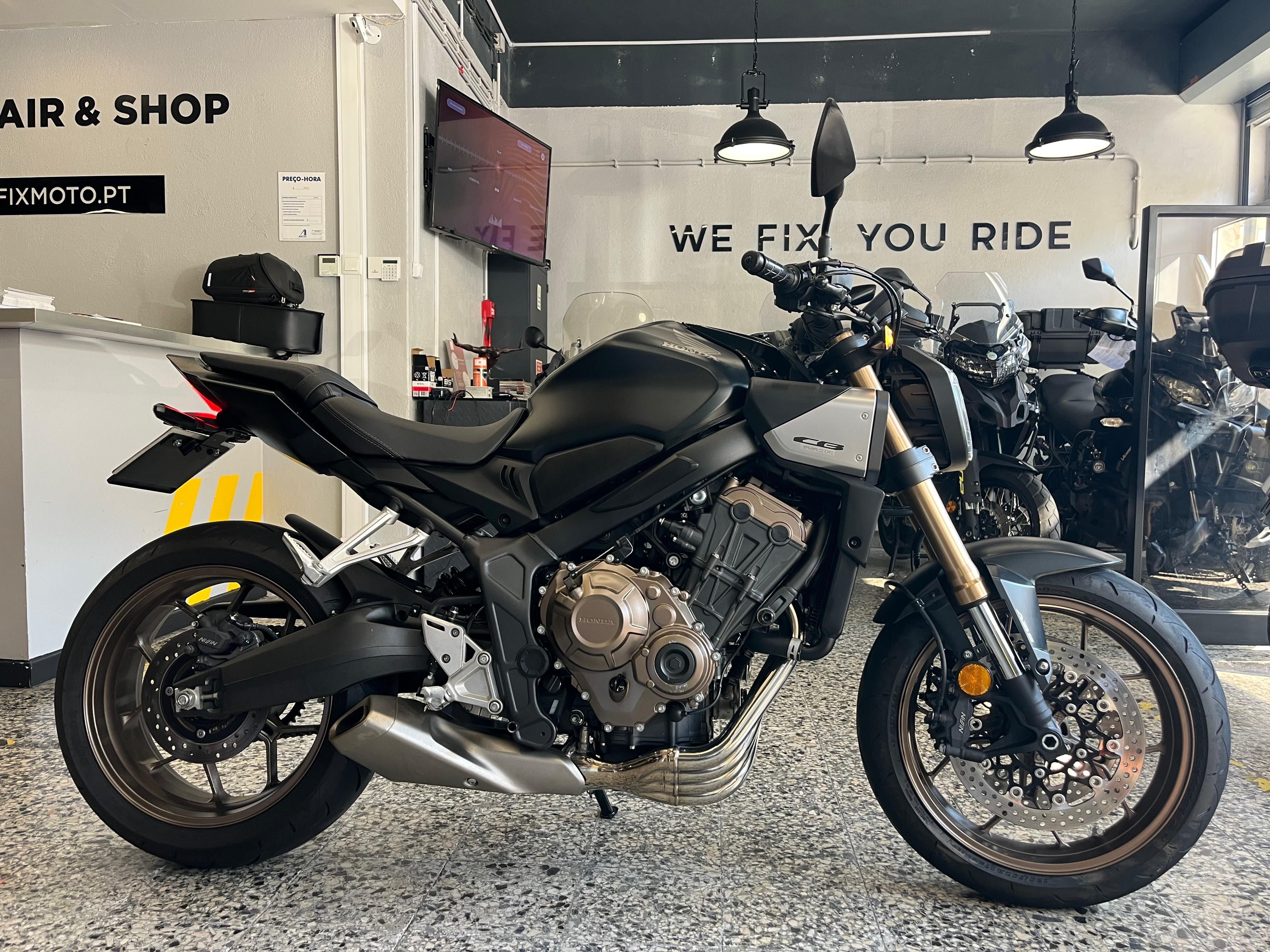 Honda CB 650 RA de 2024, como nova, com apenas 2902 Kms