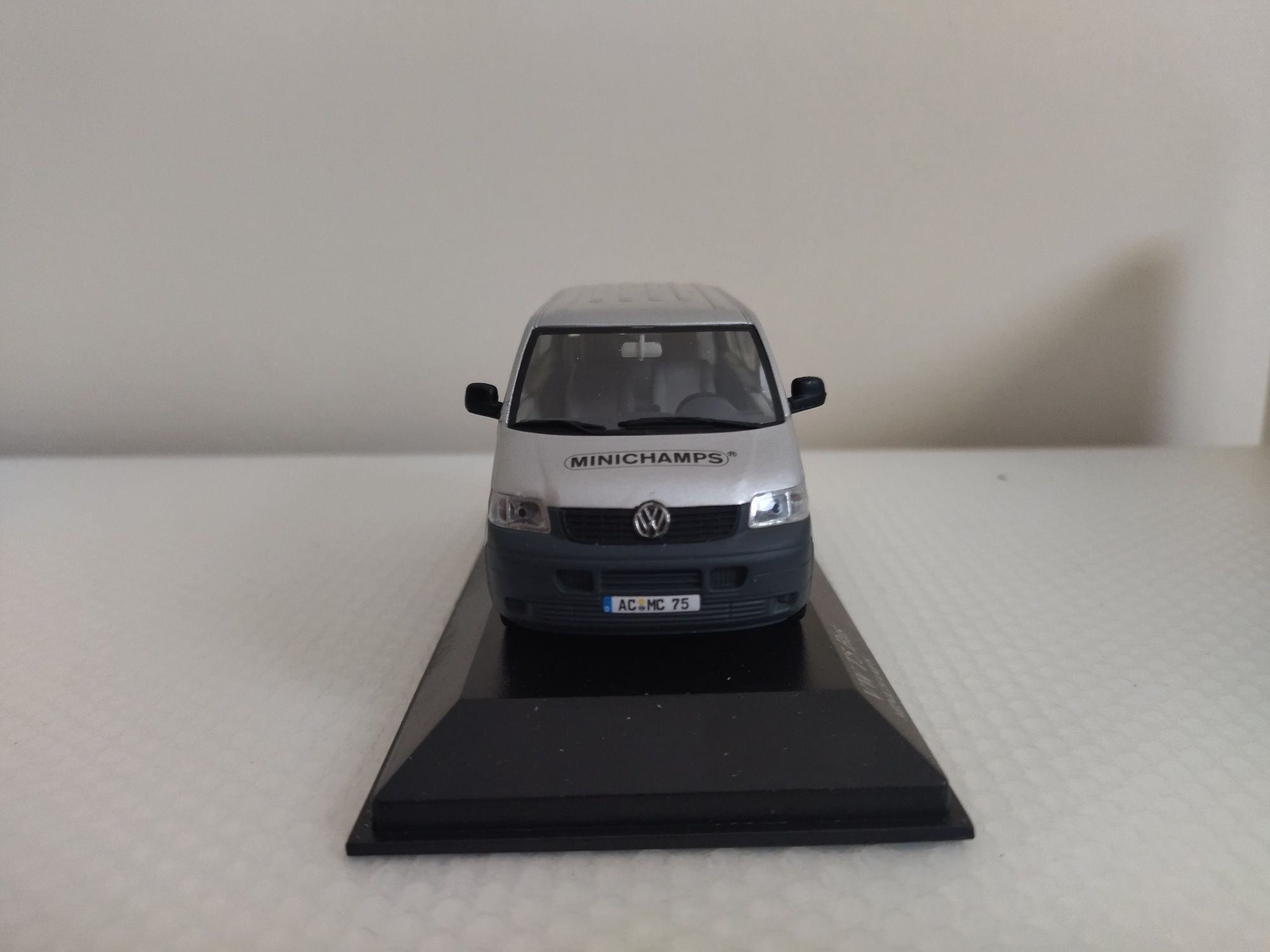 Miniatura Volkswagen T5 Bus 1/43 Nova