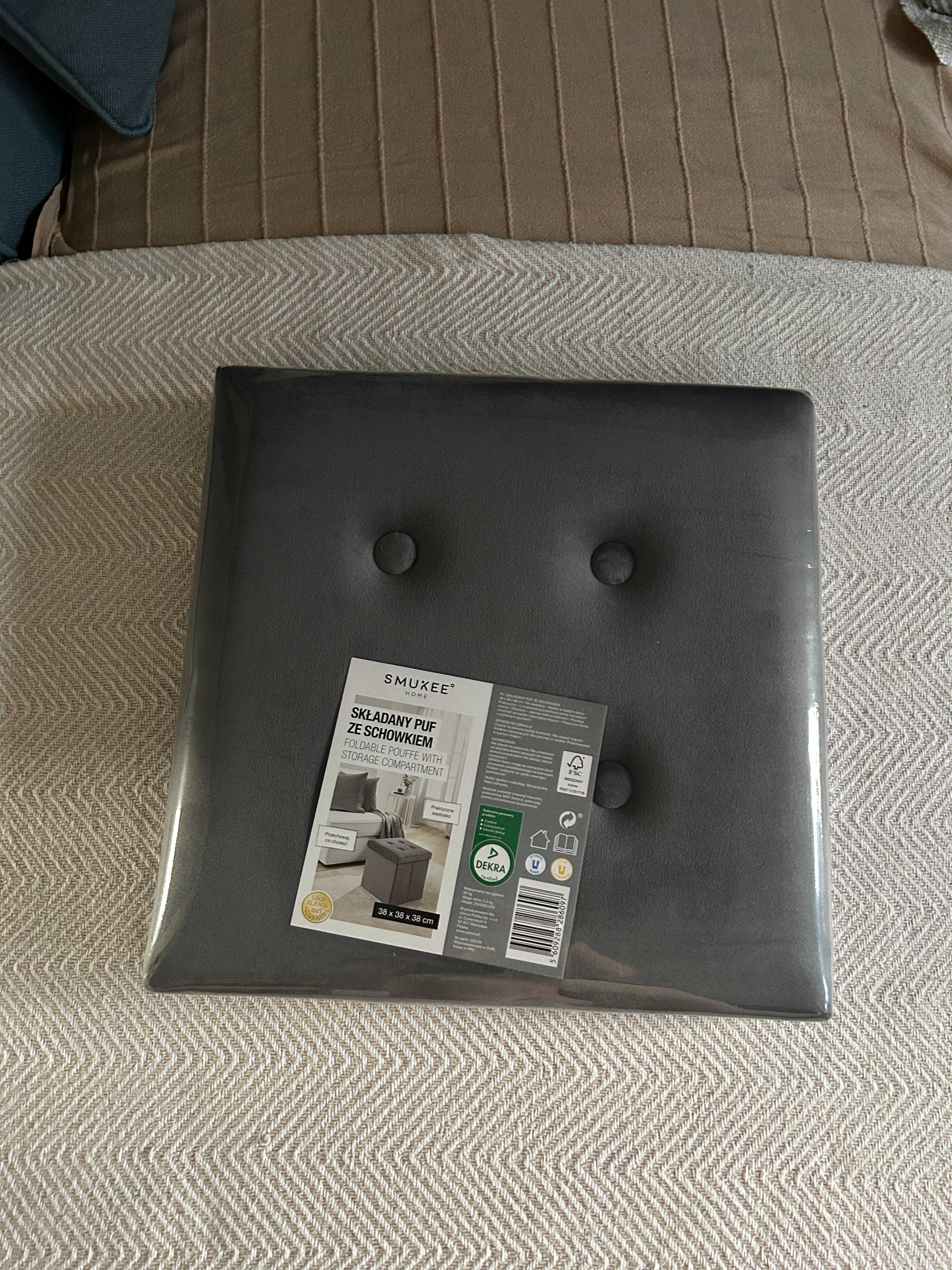 NOWA szara aksamitna składana pufa Smukee 38x38x38