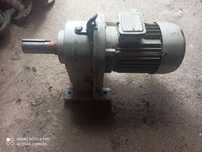 Motoreduktor 1.5kW prosty 80obr, silnik