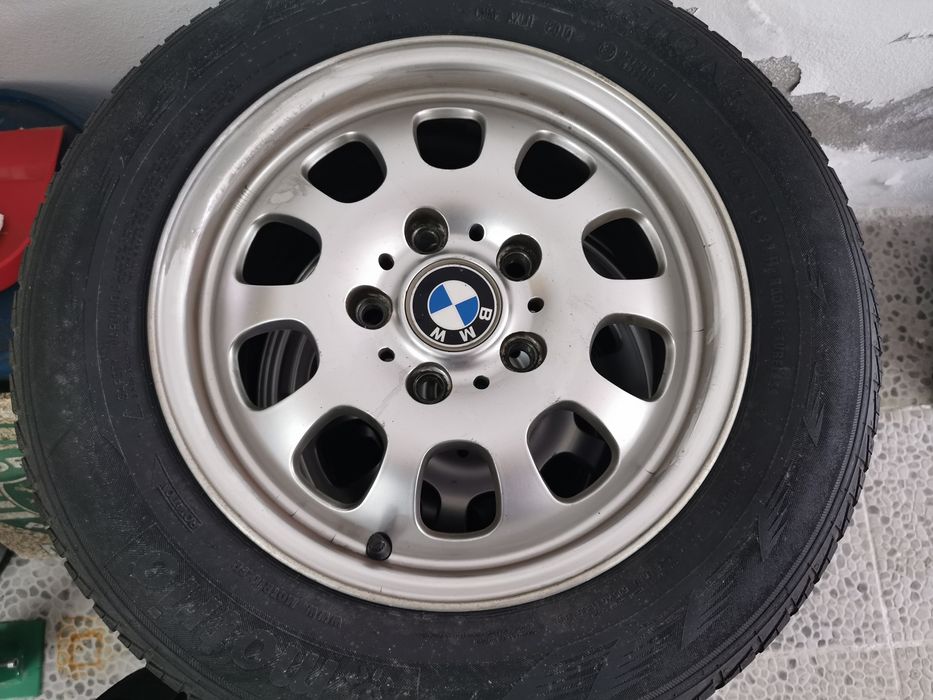 Pneus e jantes originais de um BMW e 46  como novos
