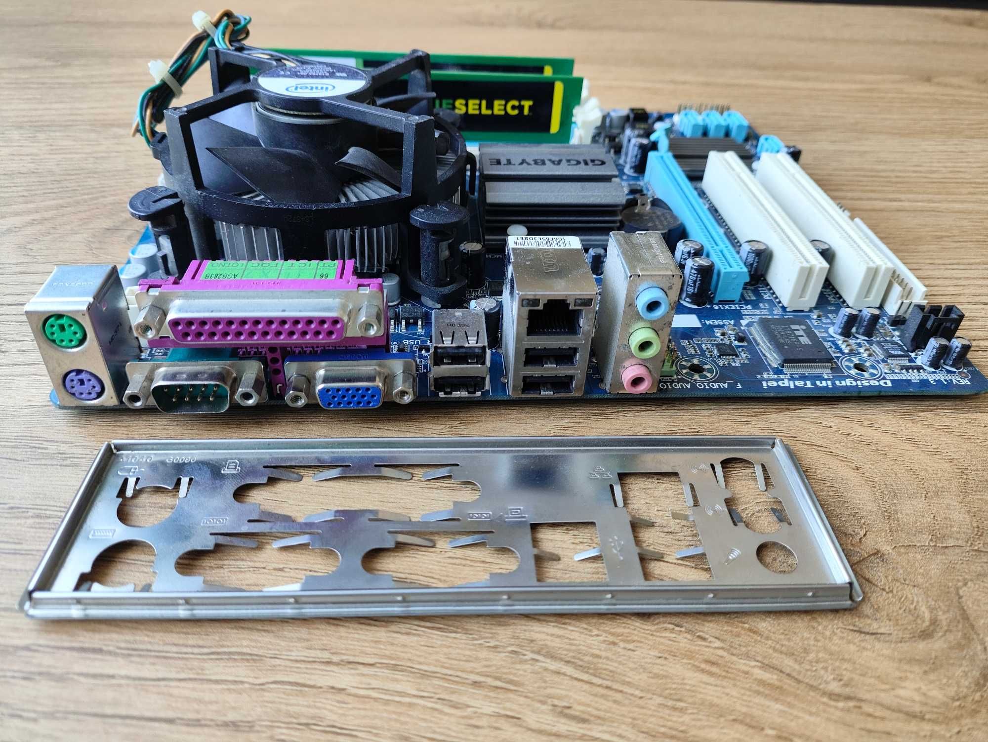 GIGABYTE GA-GM41-Combo +Intel Dual Core E5700 + 4GB DDR3