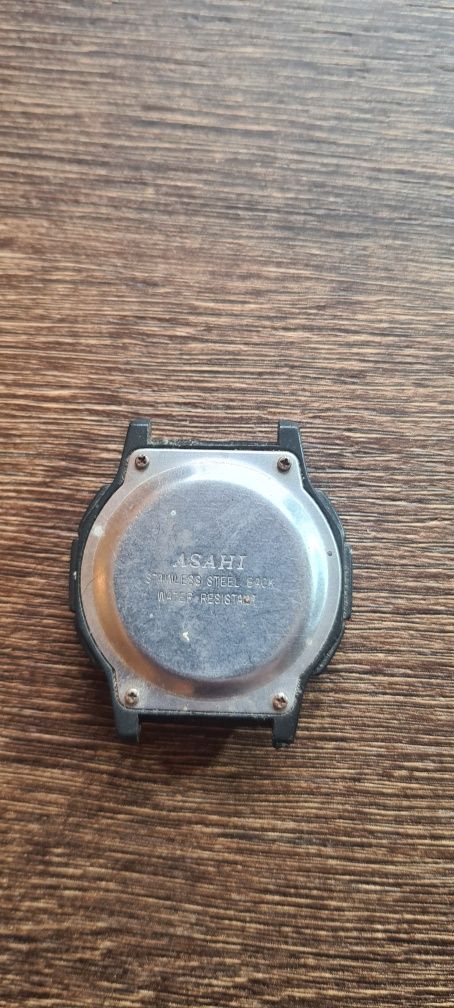 stary plastikowy zegarek Asiha