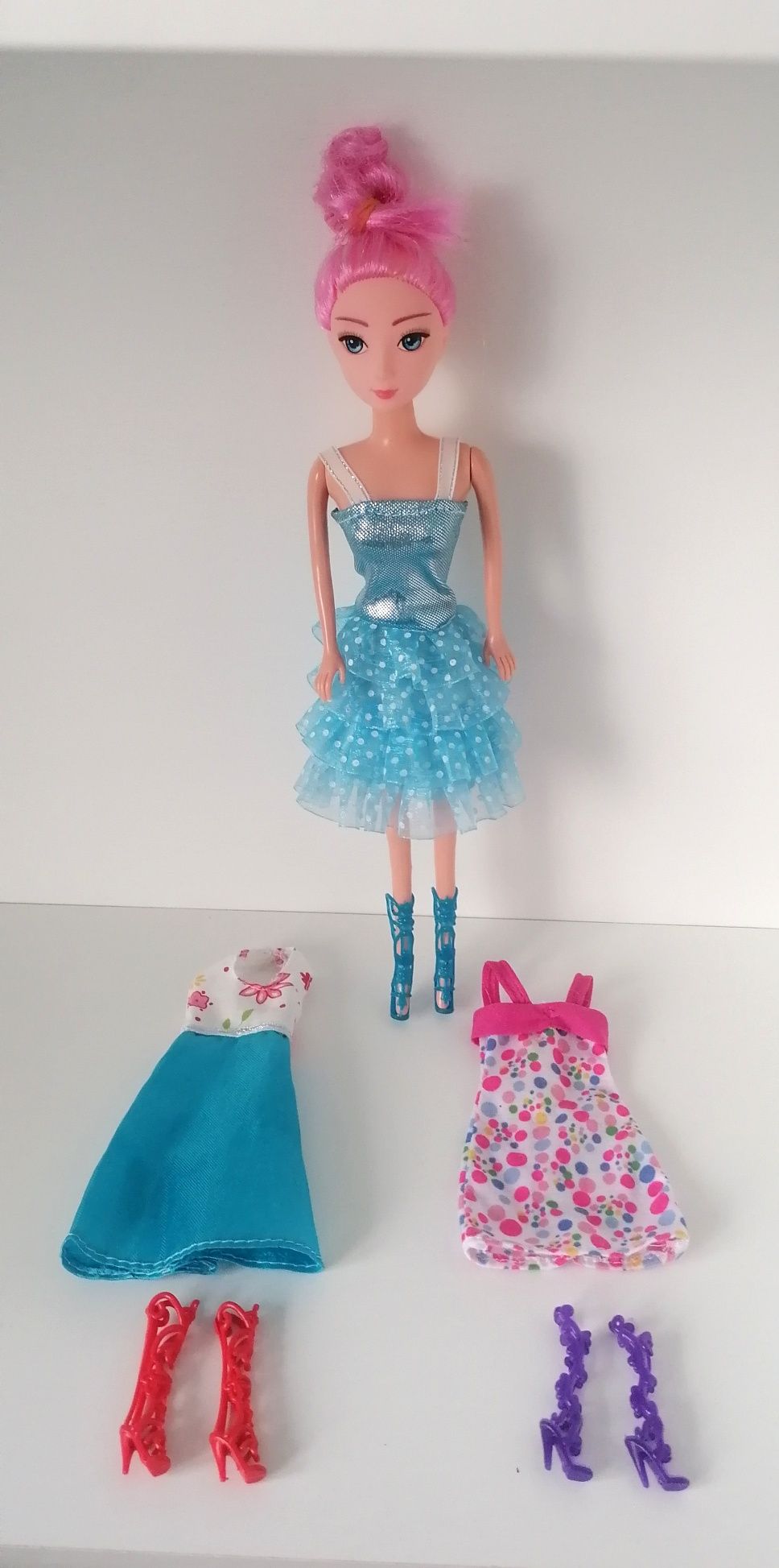 Lalka Barbie plus ubranka