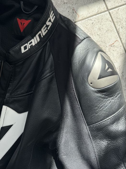 Кожаная мото куртка Dainese