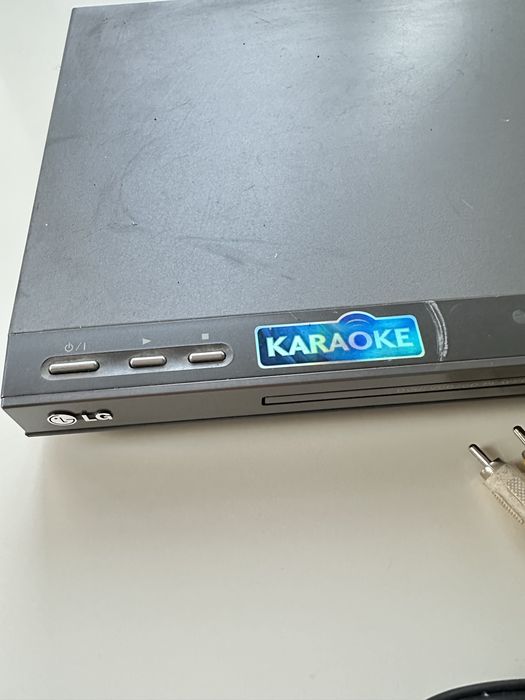 Продам два DVD відеоплеєра LG, один з караоке. DK673Х та DV656X.