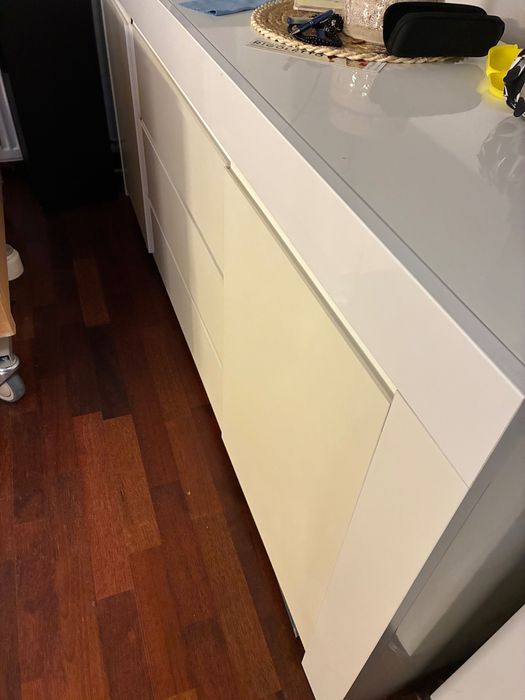 Sprzedam komodę białą190x50x80w dobrym stanie,odbiór własny Banino