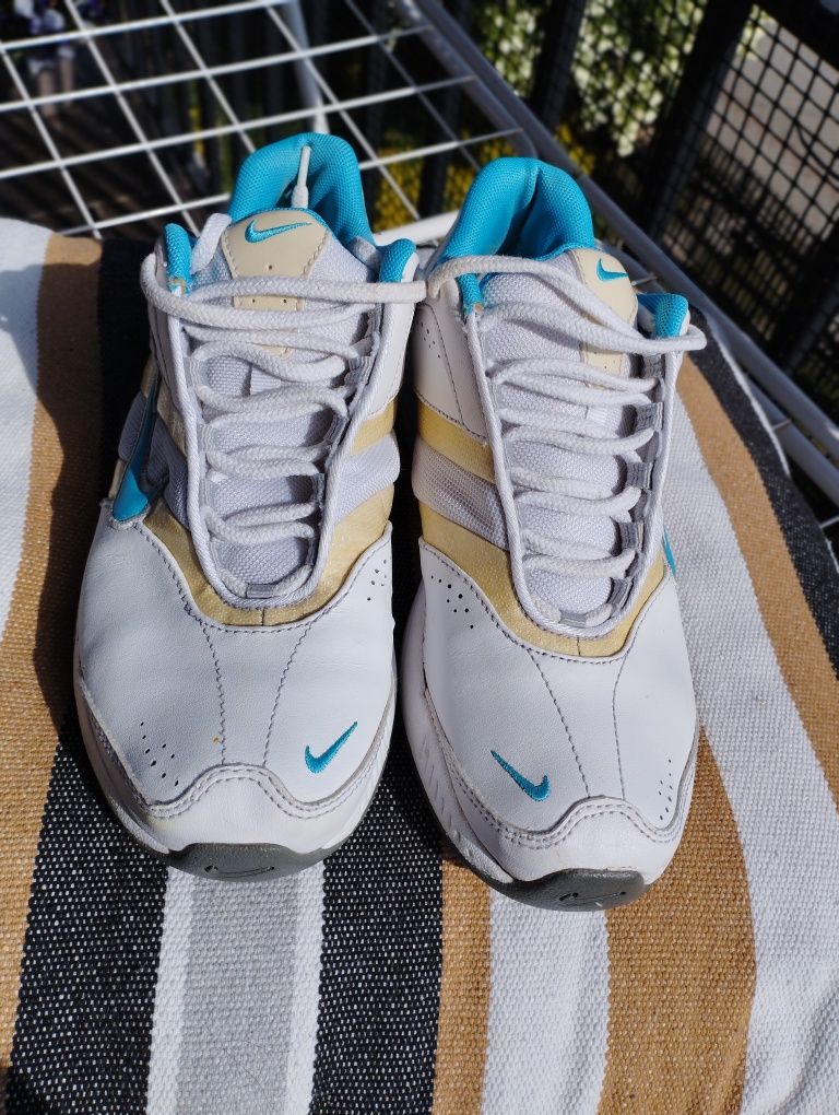 Nike buty sportowe sneakersy damskie białe r.38
