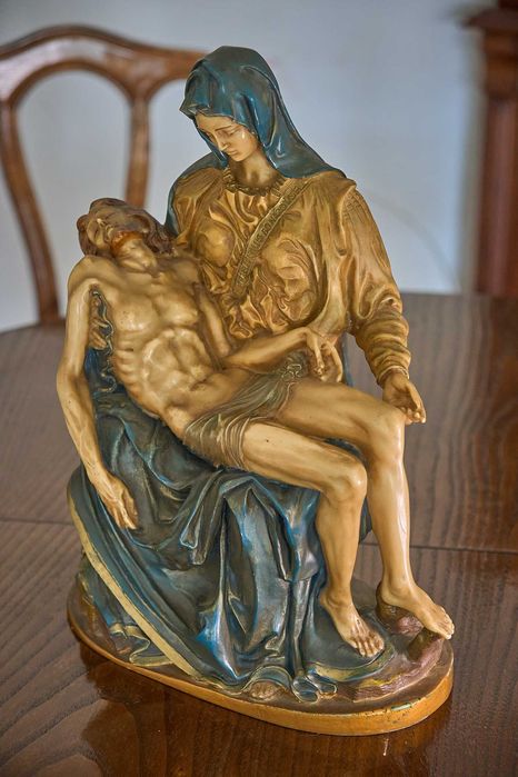 Escultura Maria e Jesus (Pietà)