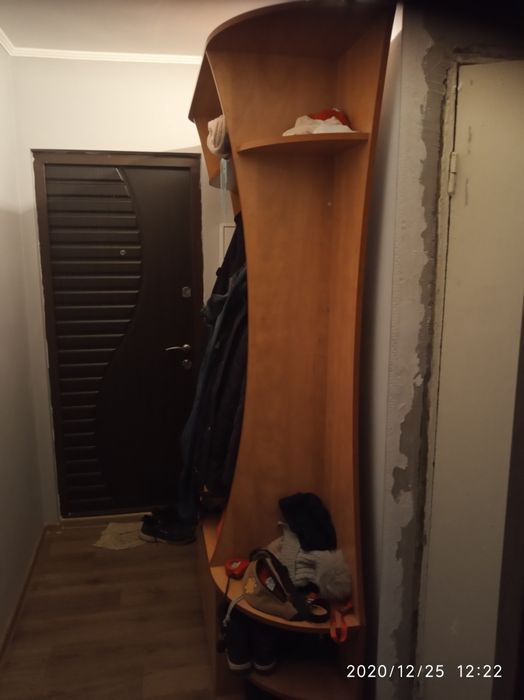 Продам прихожу 2.10 на 1.50