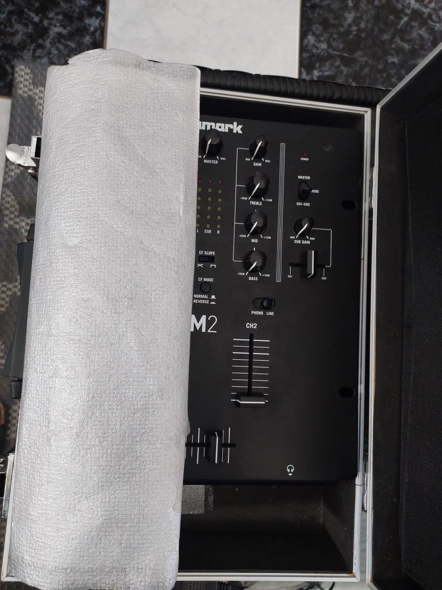 Numark M2 - Mesa de Mistura DJ