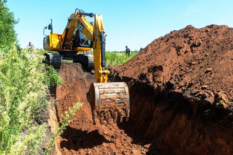 Самосвал MAN, МАЗ, КАМАЗ, КРАЗ 12 - 40т. Вывоз грунта, доставка песка.