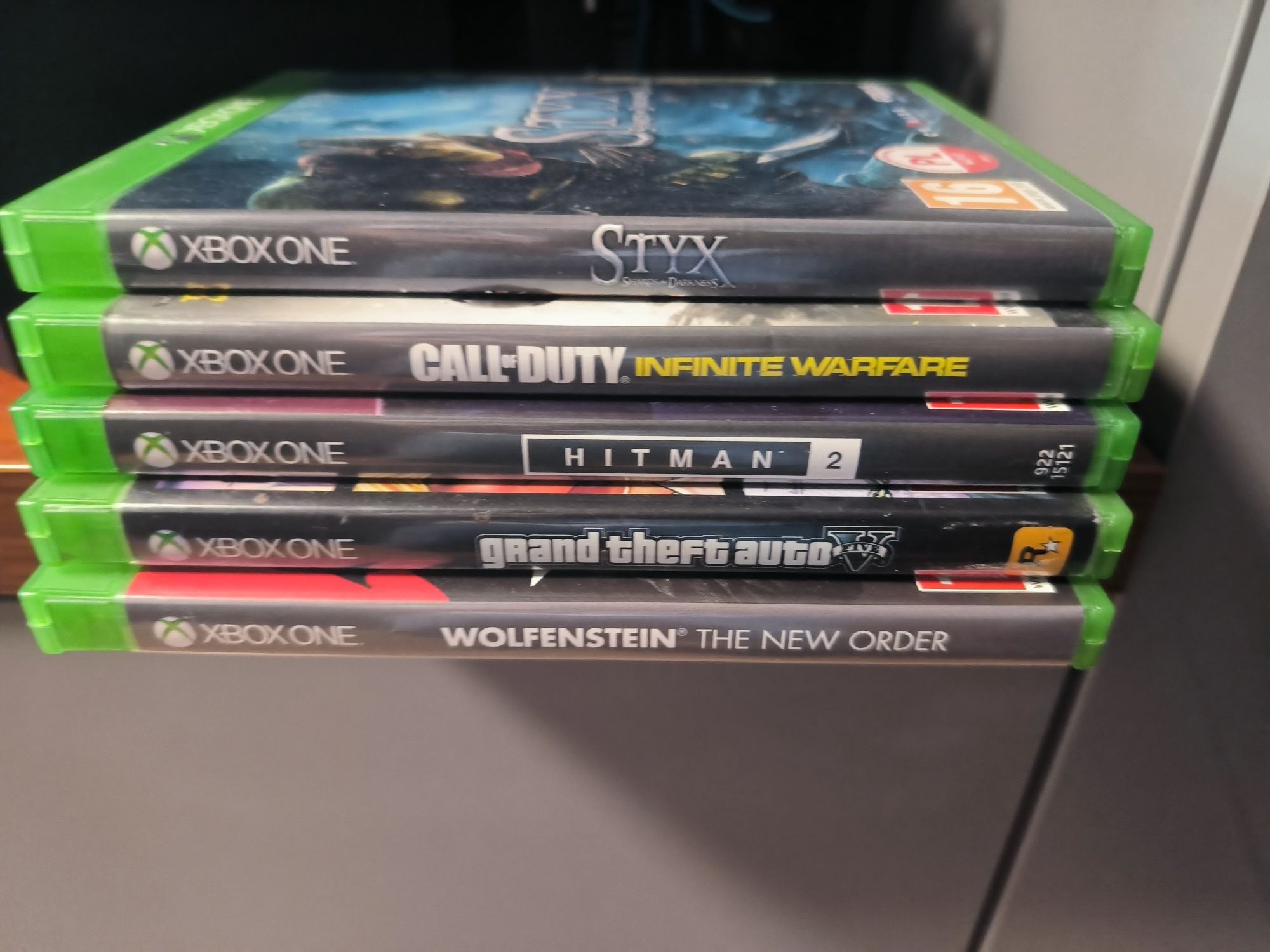 Xbox series X 1TB SSD + 4x pady, 3x słuchawki, stacja ładująca, 5 gier